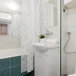 Metro Pole Mokotowskie By Renters * Warschau