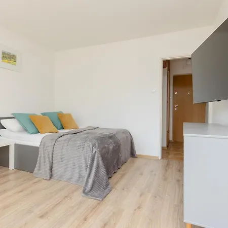 Metro Pole Mokotowskie By Renters Warschau