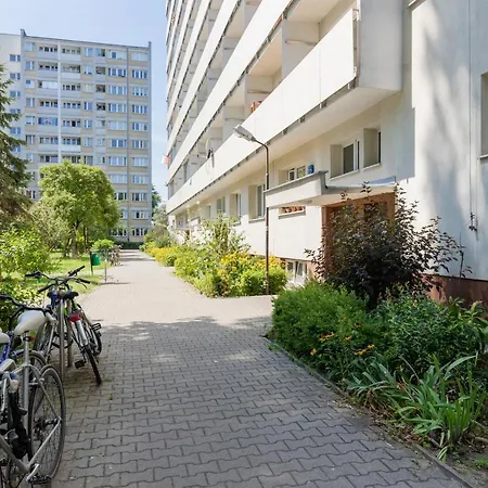 Metro Pole Mokotowskie By Renters Warschau